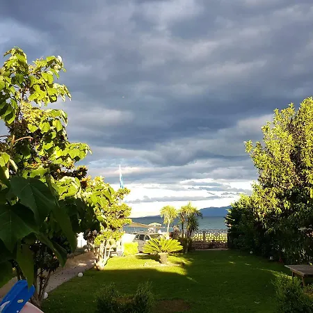 Front Sea Country house Karavomilos (Central Greece)